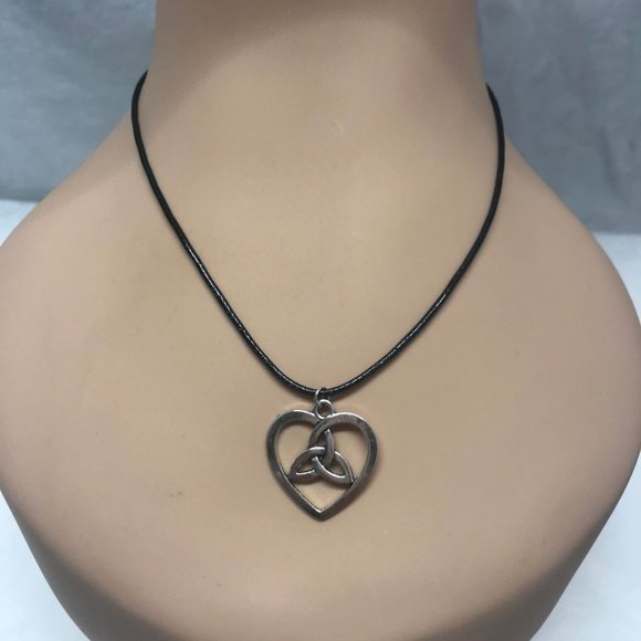 Heart Triquetra Trinity Knot Celtic Necklace - Picture 5 of 7